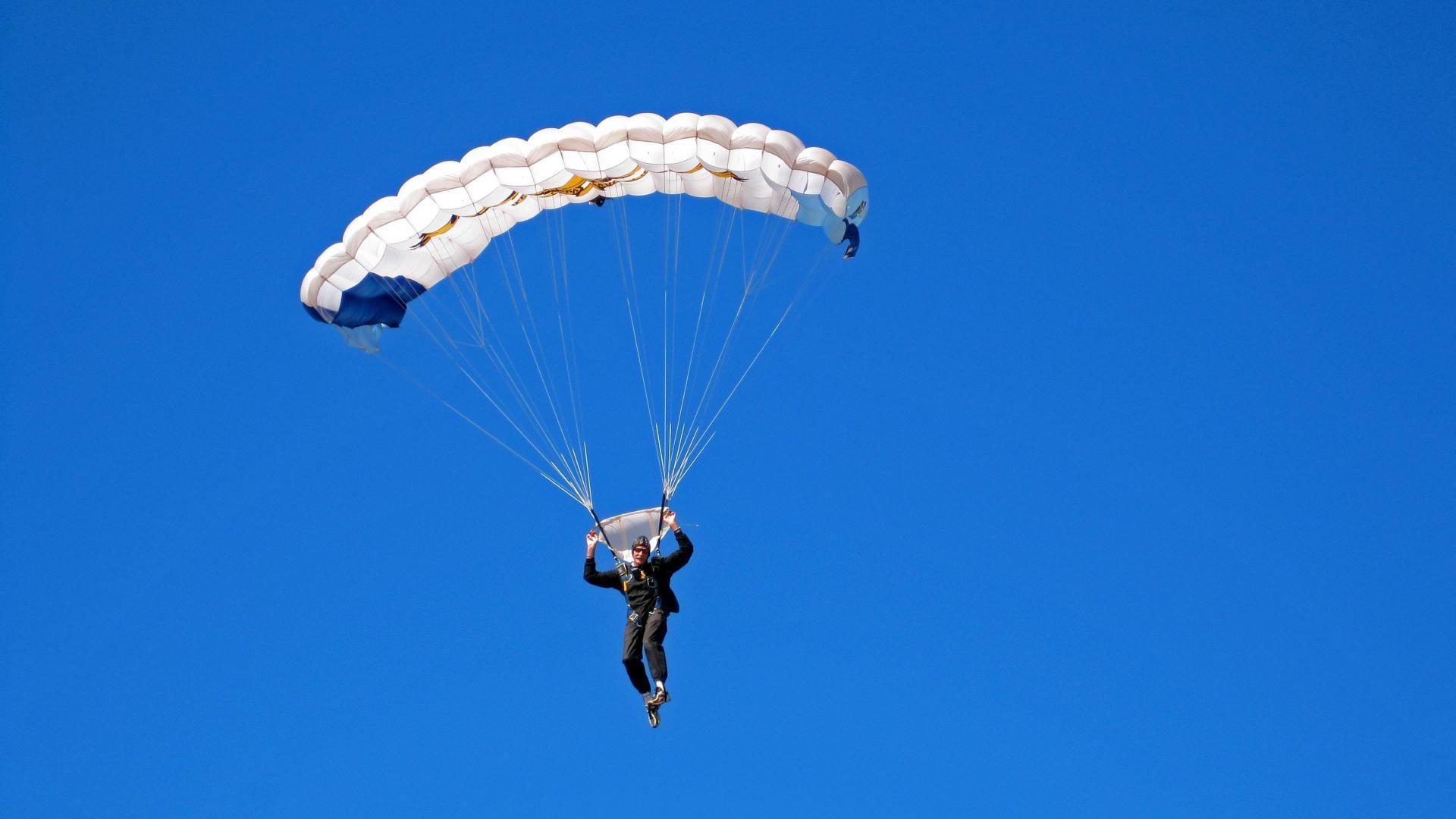 皮特·库策稳步提升成绩赢得掌声，皮特库柏和埃尔默